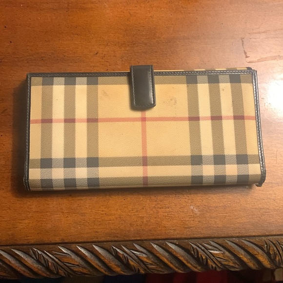 Brand new Burberry nova check long check wallet with credit card slots from 2000 - Picture 3 of 6